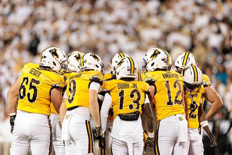 Fresno State Bulldogs vs. Wyoming Cowboys prediction, pick for CFB Week 12 on Saturday 11/15/25