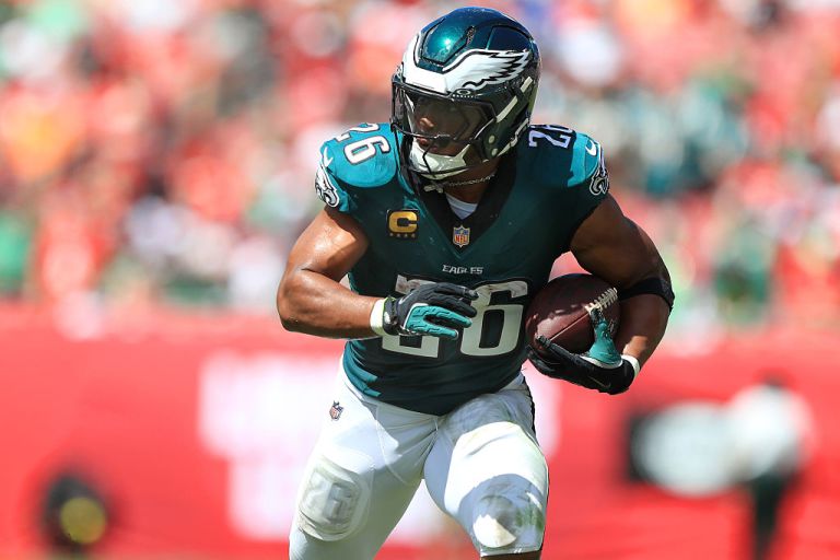 What happened to Saquon Barkley? Live injury updates for Eagles vs. Giants NFL Week 8 on 10/26/25