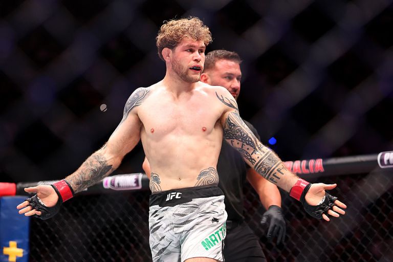 Prediction, pick for Jake Matthews vs. Carlston Harris at UFC Macau