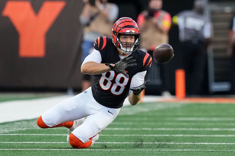What happened to Mike Gesicki? Live injury updates for NFL Week 6 on 10/12/25