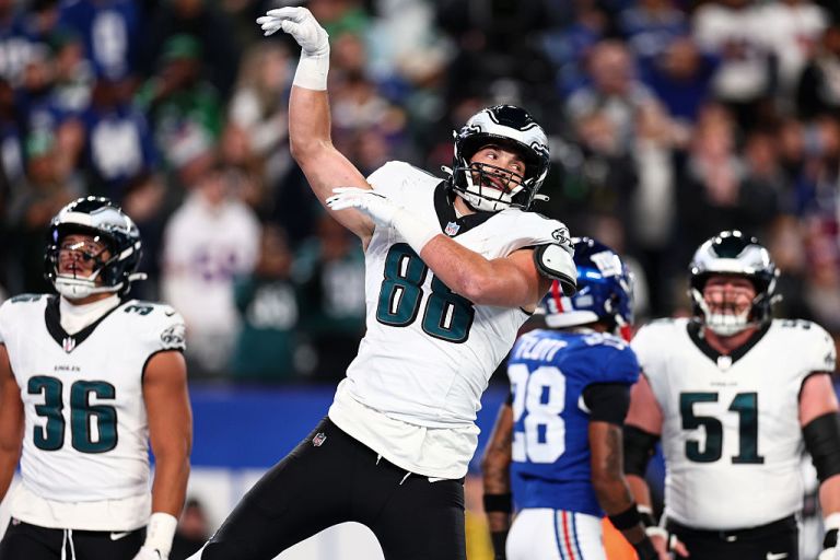 Fantasy Football Cheat Sheet: Top DraftKings NFL DFS Plays for Lions at Eagles on Week 11 Sunday Night Football