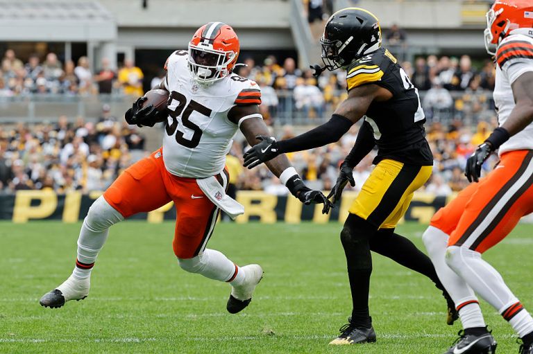 What happened to David Njoku? Live injury updates for NFL Week 6 on Sunday 10/12/25