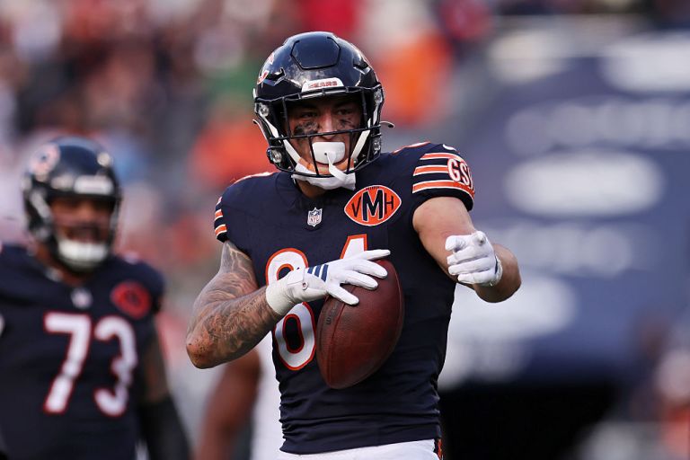 Is Colston Loveland a fantasy TE streamer in Week 8 vs. the Ravens with Cole Kmet out?
