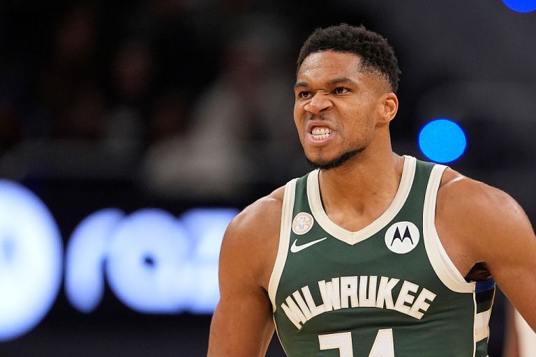 What happened to Giannis Antetokounmpo? Live injury updates for Bucks vs. Pistons on 12/3/25
