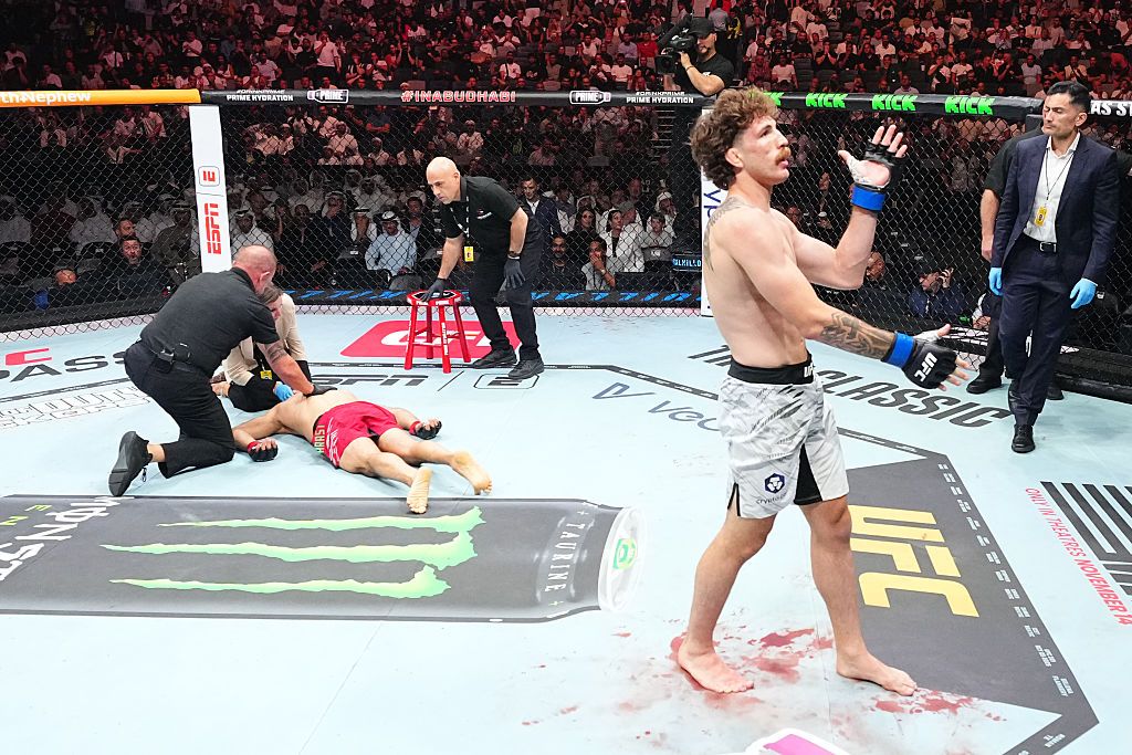 Prediction, pick for Quillan Salkilld vs. Jamie Mullarkey at UFC 325