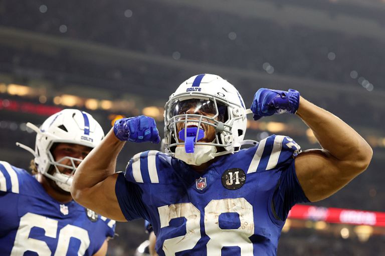 2025 NFL Week 8 Fantasy Football Scoring Leaders: Jonathan Taylor, Jordan Love, Tucker Kraft