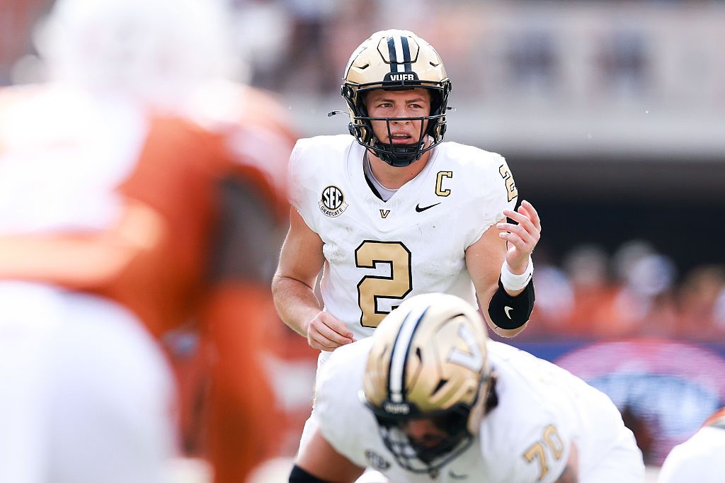 Iowa Hawkeyes at Vanderbilt Commodores prediction, pick for ReliaQuest Bowl on Wednesday 12/31/25