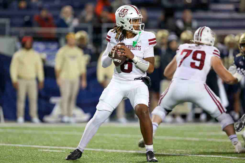Northern Illinois Huskies at UMass Minutemen prediction, pick for Wednesday 11/12/25
