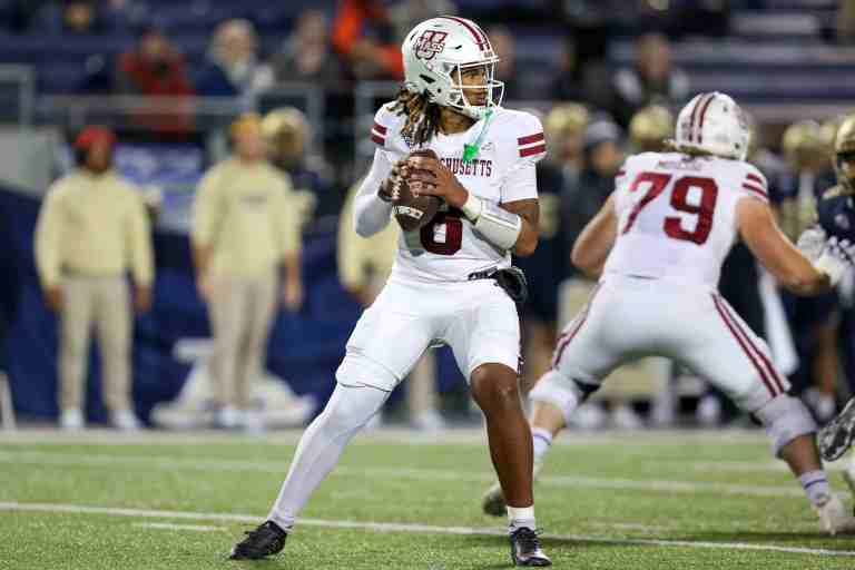 Northern Illinois Huskies at UMass Minutemen prediction, pick for Wednesday 11/12/25