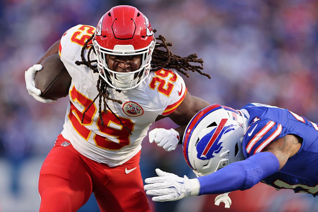 Evaluating the Chiefs backfield for Week 11 vs. the Broncos: Isiah Pacheco, Kareem Hunt