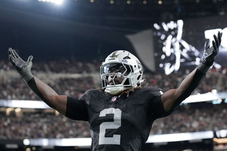 Three must-start fantasy football players for NFL Week 17