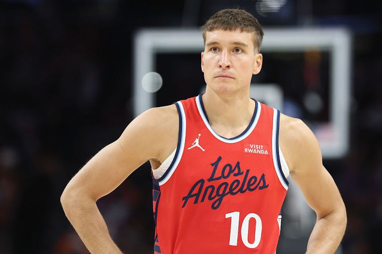 What happened to Bogdan Bogdanovic? Live injury updates for Clippers vs. Trail Blazers on Saturday 12/26/25