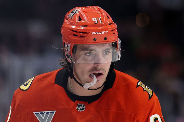 NHL Best Bets: Paul Bissonnette’s Top Parlay Picks for Tuesday 11/11/25