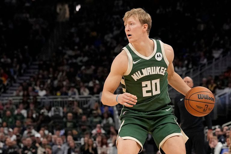 What happened to AJ Green? Live injury updates for 76ers vs. Bucks on 12/5/25