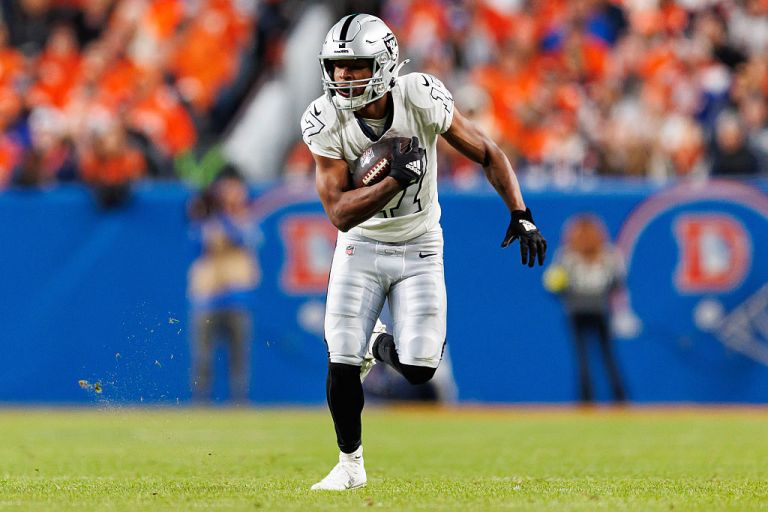 Fantasy Football Cheat Sheet: Top DraftKings NFL DFS Plays for Week 11 Monday Night Football