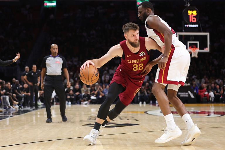 What happened to Dean Wade? Live injury updates for Cavaliers vs. Pacers on 1/6/26