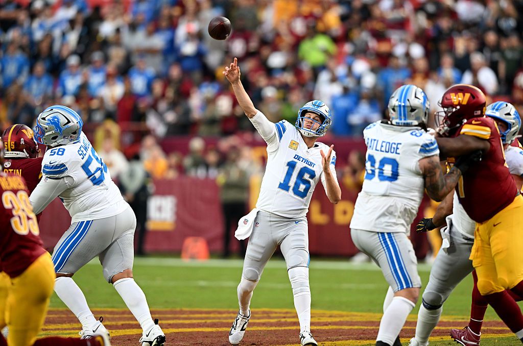DraftKings NFL Pick6 Fantasy Football Picks: Top Plays and Projections for Eagles vs. Lions on Sunday Night Football