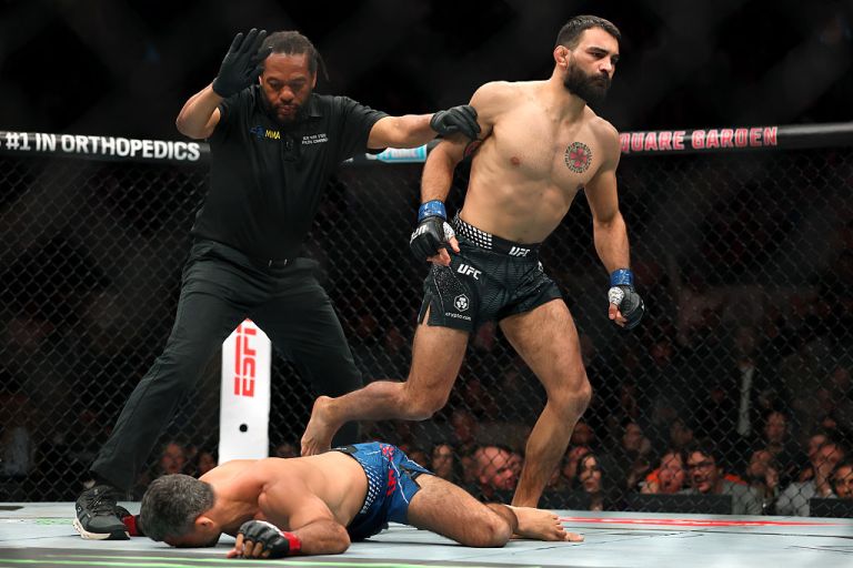 Prediction, pick for Dan Hooker vs. Benoit Saint Denis at UFC 325