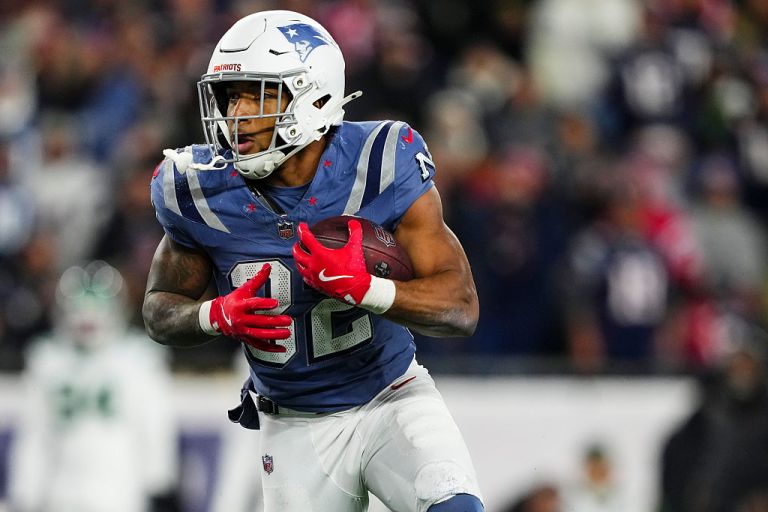 Fantasy Football Cheat Sheet: Top DraftKings NFL DFS Plays for Week 13 Monday Night Football