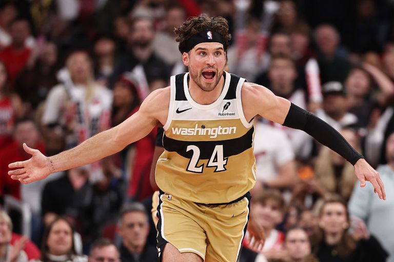 What happened to Corey Kispert? Live injury updates for Wizards vs. Hawks on 11/25/25