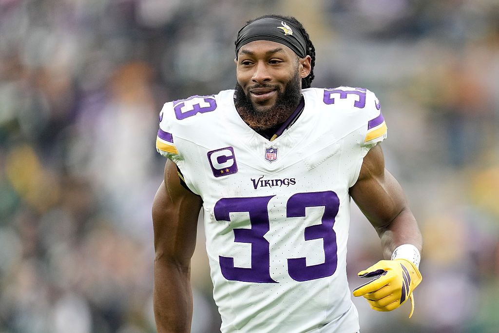 What happened to Aaron Jones? Live injury updates for Vikings at Seahawks on Sunday 11/30/25