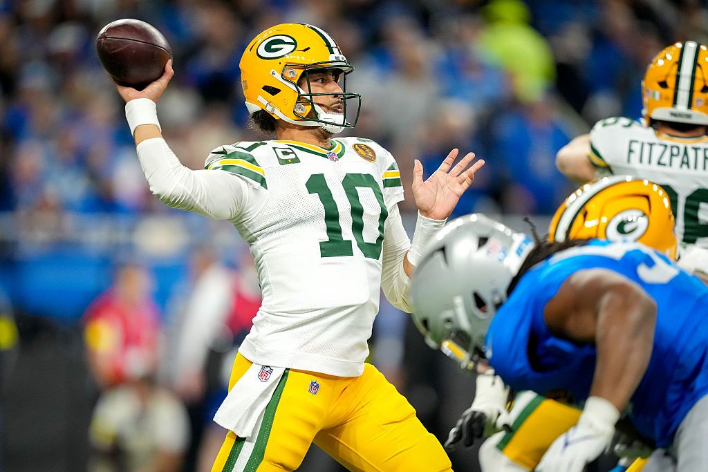 Best NFL Prop Bets for Packers vs. Bears on Sunday 12/6/25
