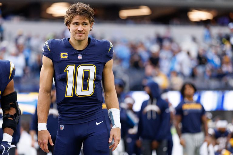 Los Angeles Chargers vs. Philadelphia Eagles prediction, pick for NFL Week 14 on Monday 12/08/25