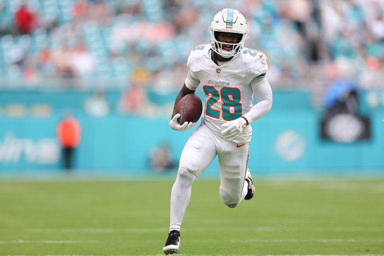 Week 16 RB Rankings: 2025 Fantasy Football Playoff Rankings