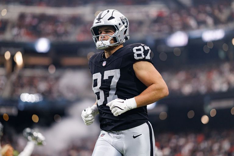 Best fantasy football waiver wire pickups for Week 18
