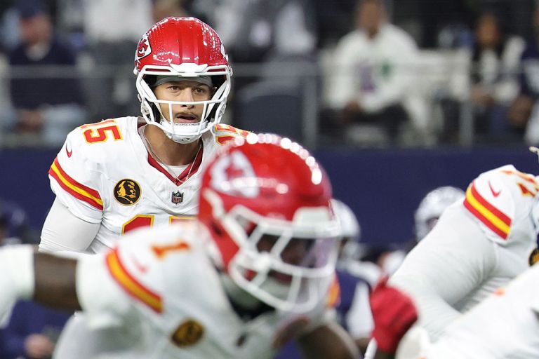 NFL Betting Cheat Sheet: Best Bets, Picks, Props for Chiefs vs. Texans on Sunday Night Football