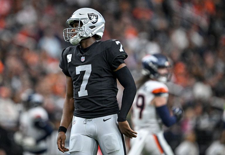 What happened to Geno Smith? Live injury updates for Broncos at Raiders on Sunday 12/7/25