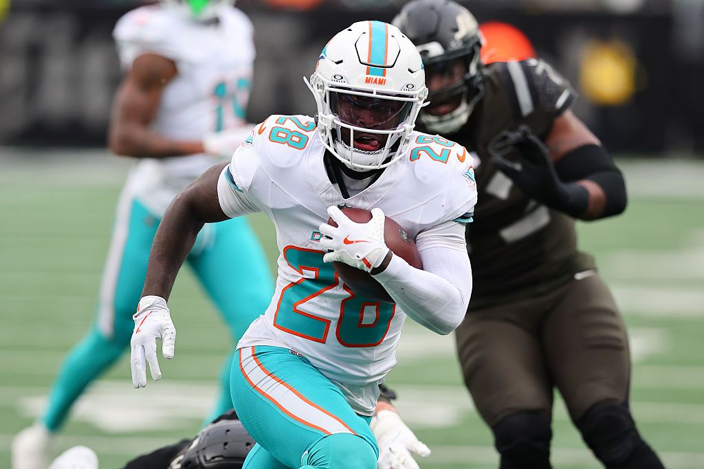 De’Von Achane Best Prop Bet for Dolphins at Steelers on Monday 12/15/25
