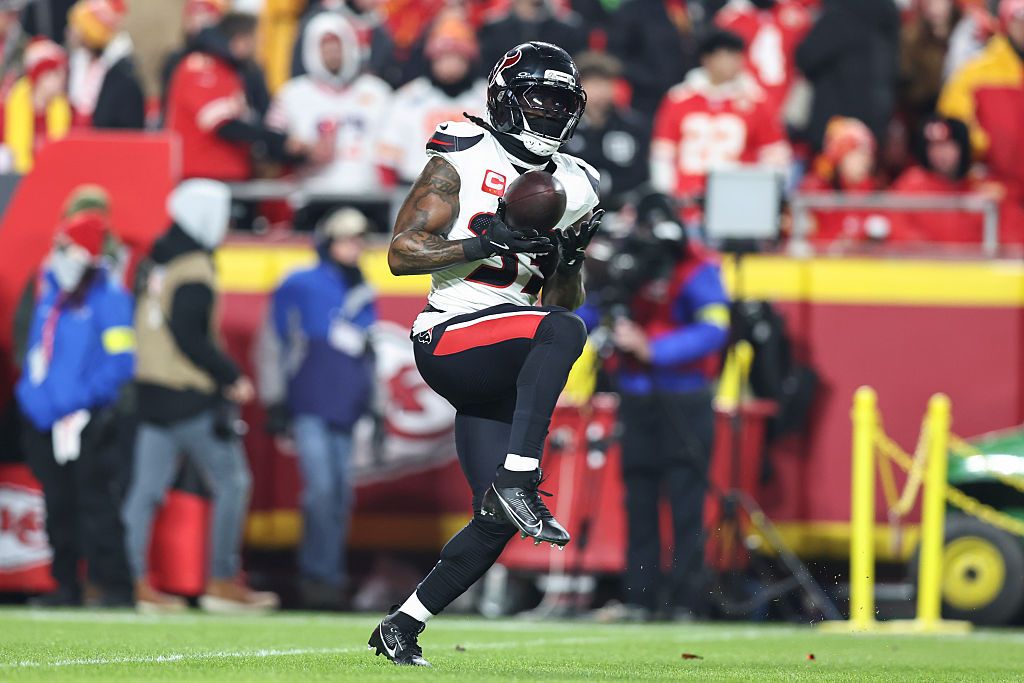 Is Dare Ogunbowale worth a stash with Woody Marks and Nick Chubb injured?