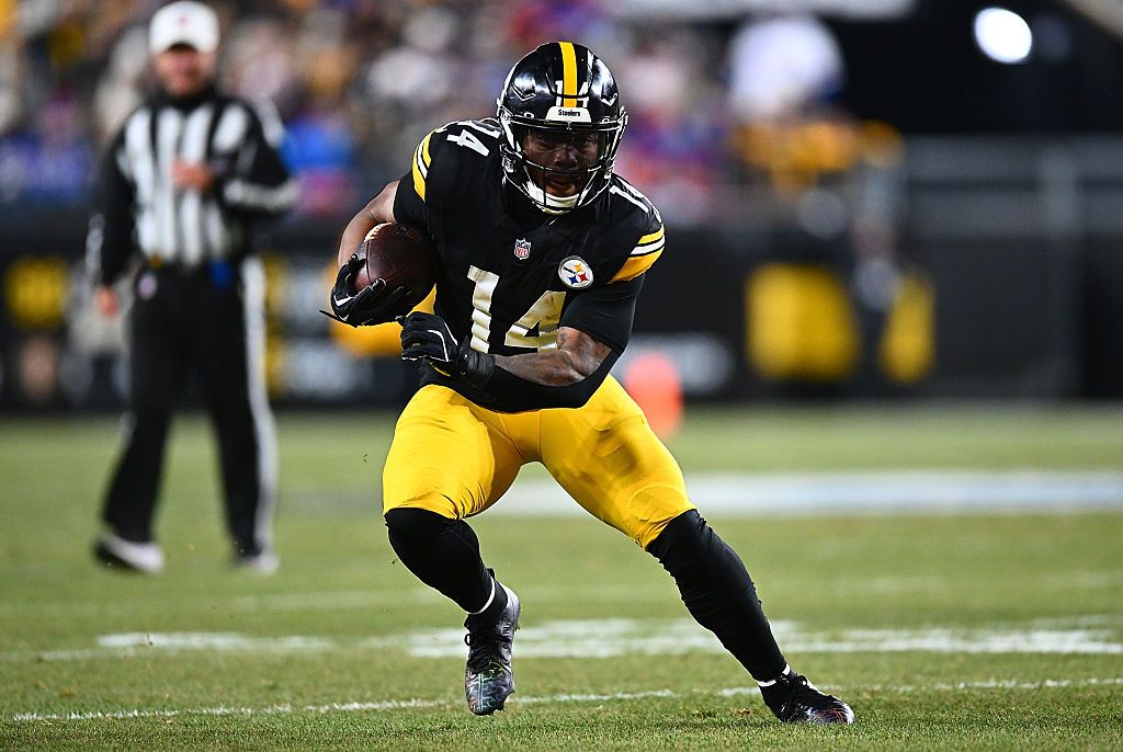 Is Kenneth Gainwell a must-start Monday vs. the Dolphins with Jaylen Warren questionable?