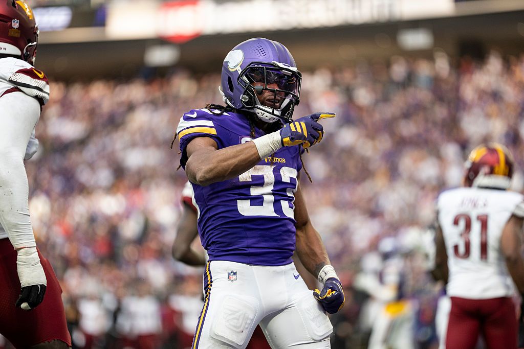 Week 15 NFL Start or Sit: Aaron Jones Sr. or Jordan Mason?