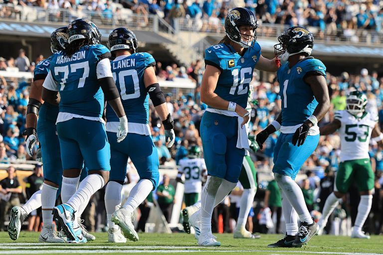 Fantasy Football Cheat Sheet: Top DraftKings NFL DFS Plays for Week 17