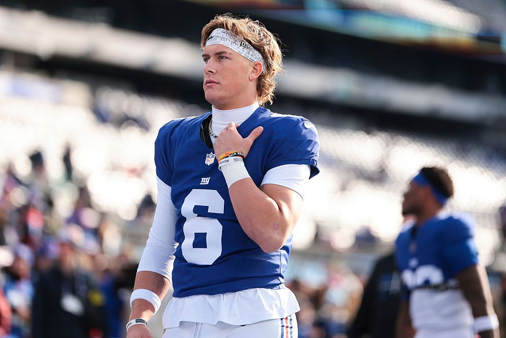What happened to Jaxson Dart? Live injury updates for Giants vs. Rams on Monday 9/21/26