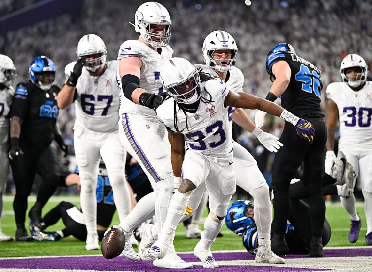 What happened to Aaron Jones? Live injury updates for Lions at Vikings on Thursday 12/25/25