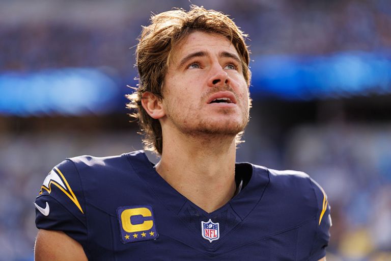 Full list of starting QBs for NFL Week 18 with teams resting players
