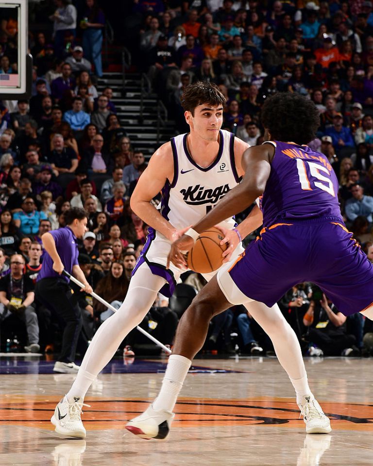 What happened to Maxime Raynaud? Live injury updates for Kings vs. Suns on Friday 1/2/26
