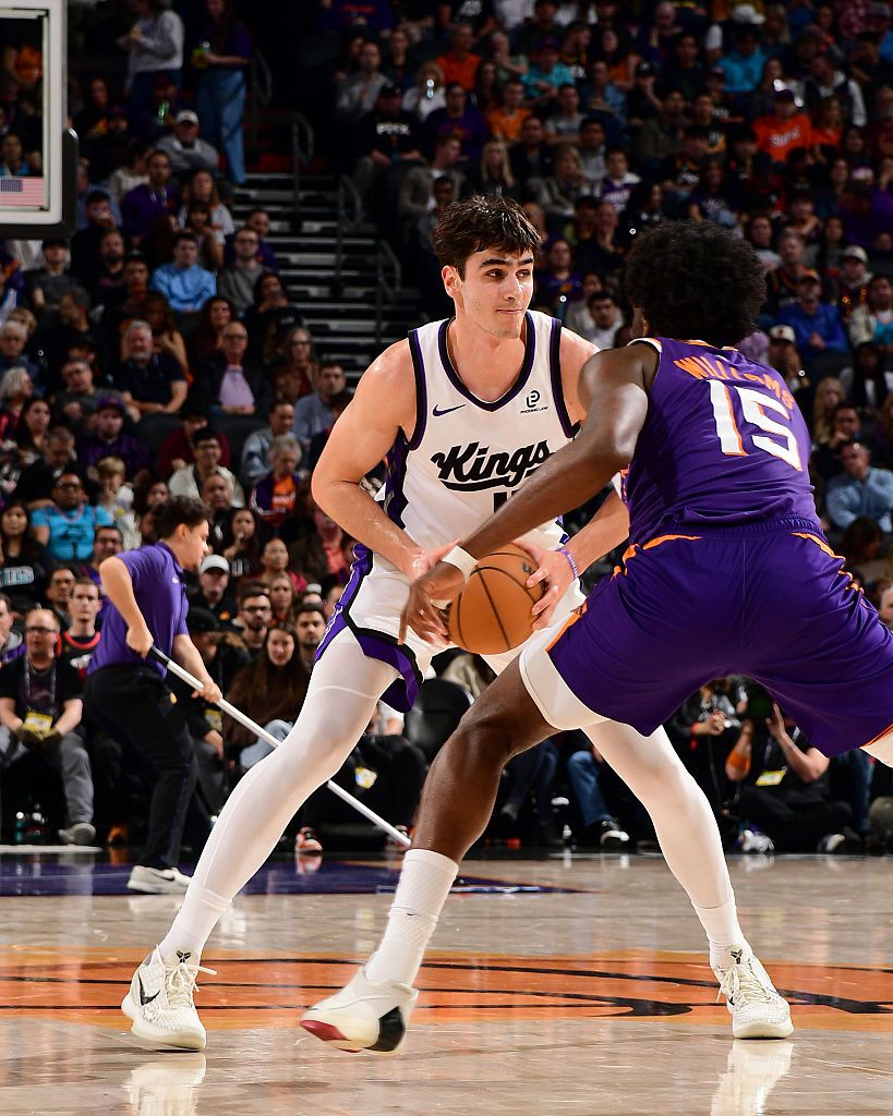 What happened to Maxime Raynaud? Live injury updates for Kings vs. Suns on Friday 1/2/26