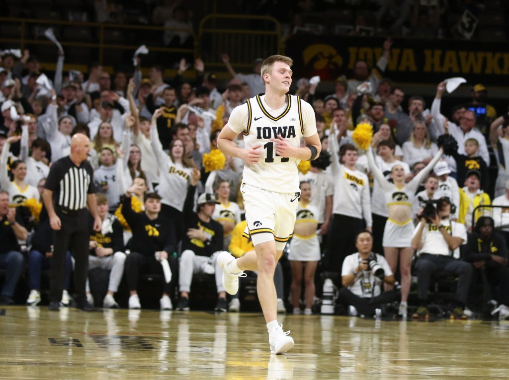 Iowa Hawkeyes vs. Illinois Fighting Illini prediction, pick for NCAA Tournament Elite Eight on Saturday 3/28/26