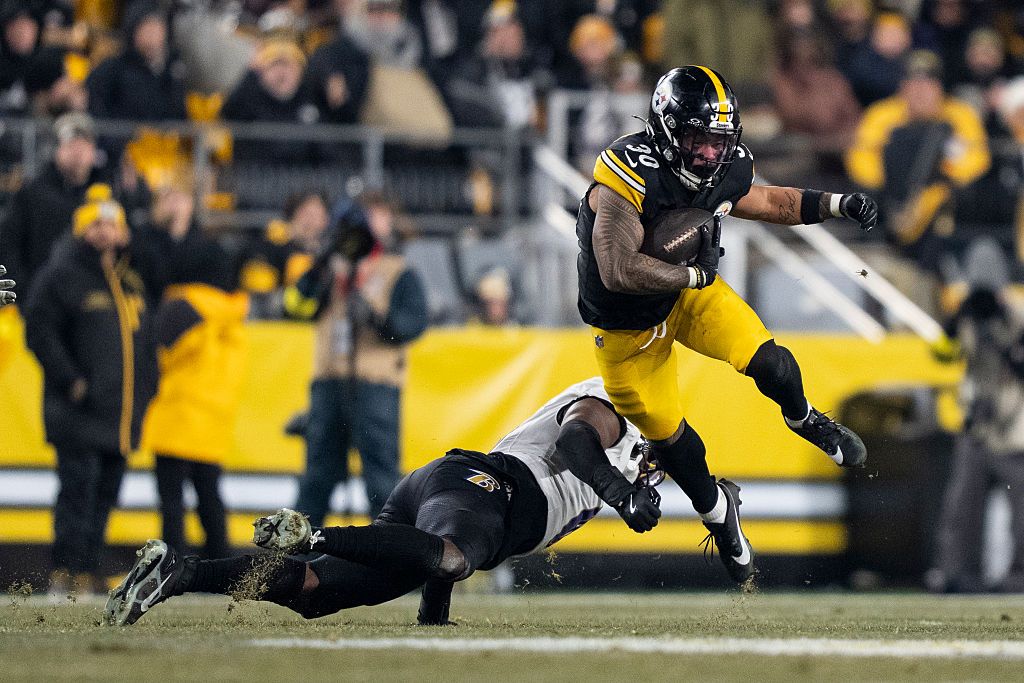 Best Jaylen Warren Prop Bets for Steelers vs. Texans on Monday 1/12/26