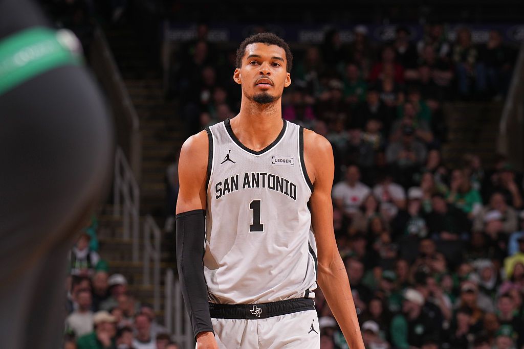 What happened to Victor Wembanyama? Live injury updates for Bucks vs. Spurs on Thursday 1/15/26