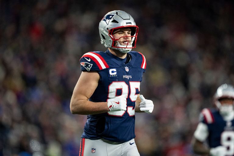 Hunter Henry prop bets for Patriots vs. Texans on Sunday 1/18/26