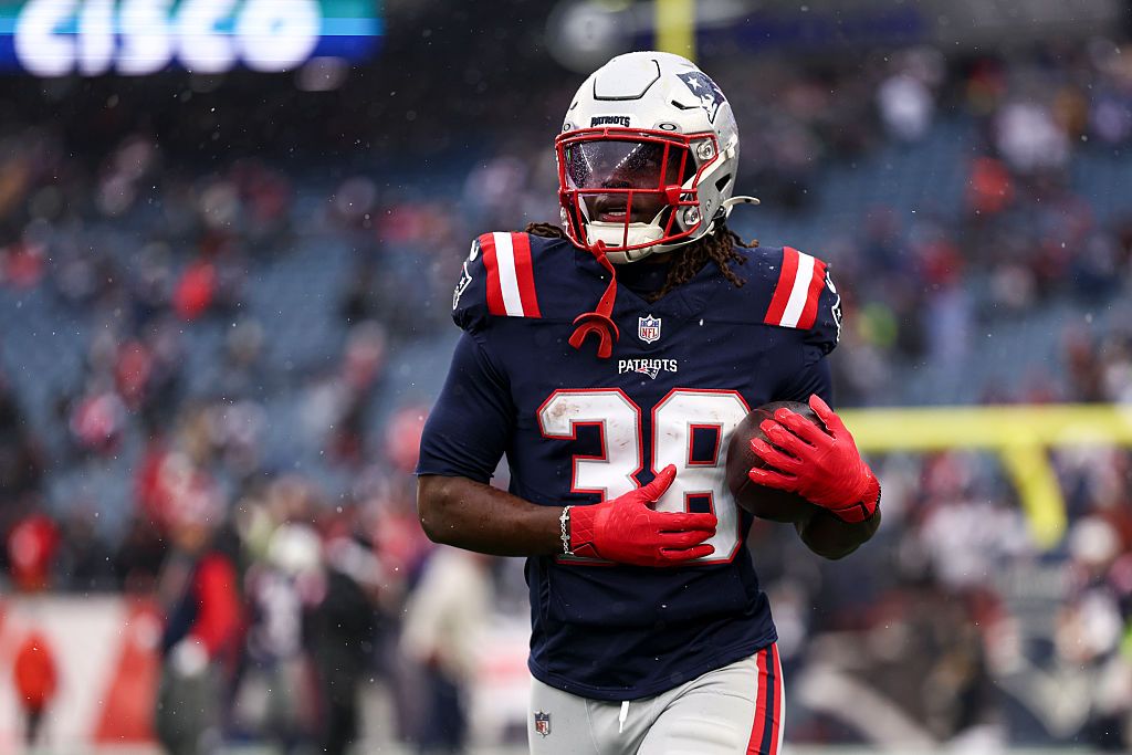 Is Rhamondre Stevenson a must-start for Week 1 vs. Seahawks if Treveyon Henderson is out?