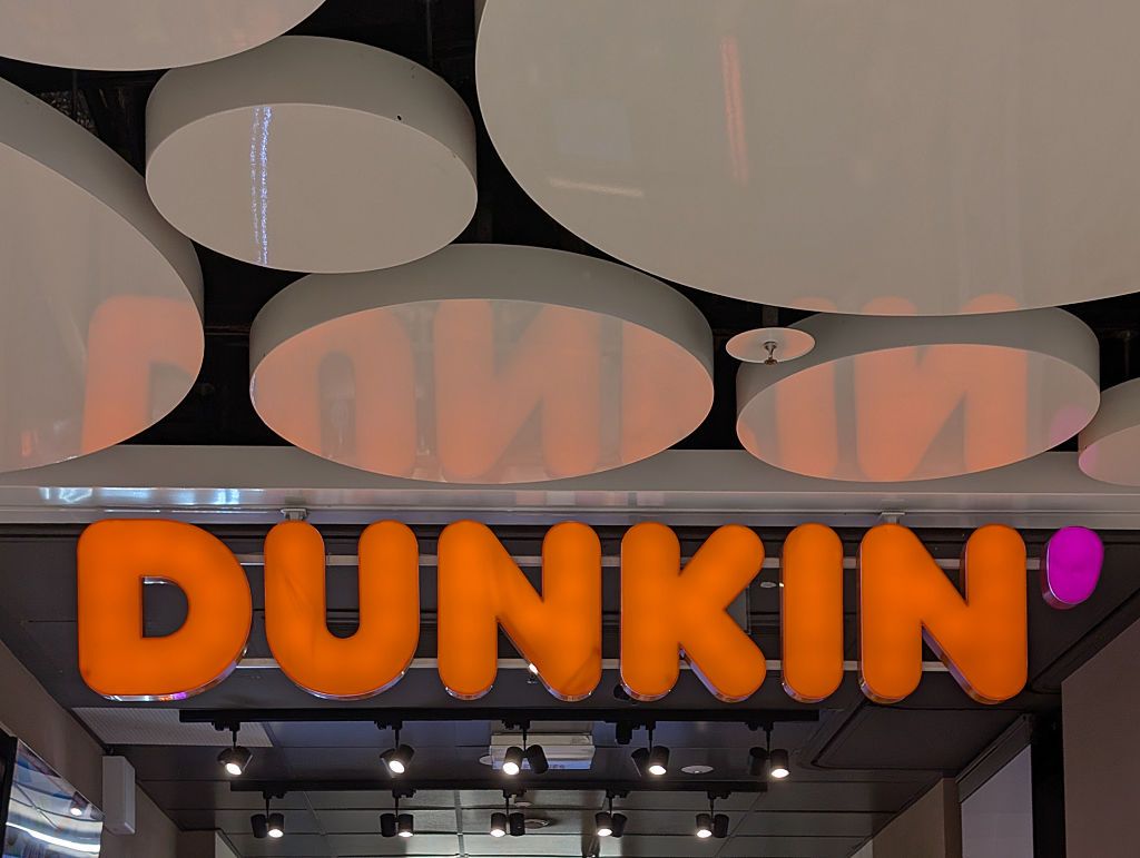 Ben Affleck, Tom Brady, Jennifer Aniston, and Ted Danson star alongside stellar ensemble in secret 1995 Good Will Hunting audition tape for Dunkin’s Super Bowl 60 ad
