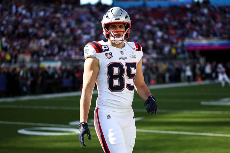 Tracking Hunter Henry’s performance in Super Bowl LX: Patriots vs. Seahawks live stats, updates