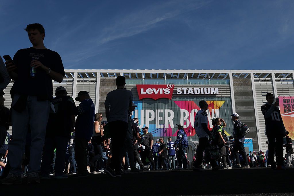Of course a fan ran on the field at Super Bowl 60 between Seahawks and Patriots [VIDEO]