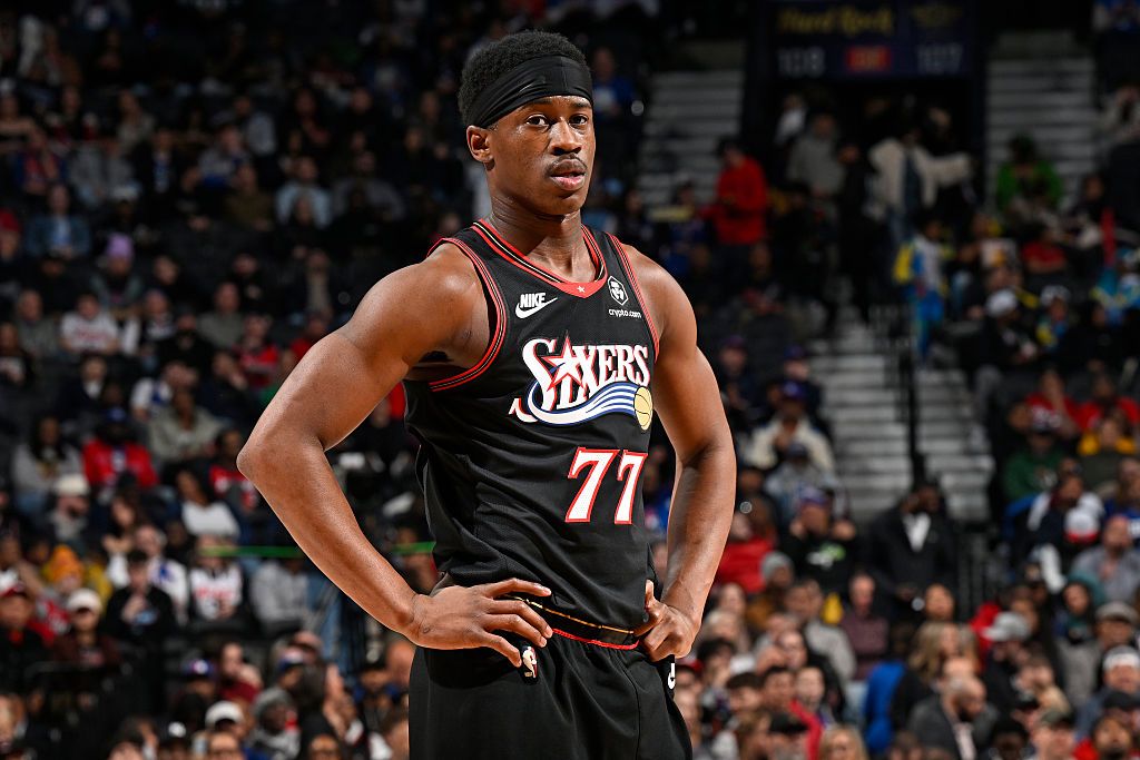 What happened to VJ Edgecombe? Live injury updates for Spurs vs. 76ers on Tuesday 3/3/26